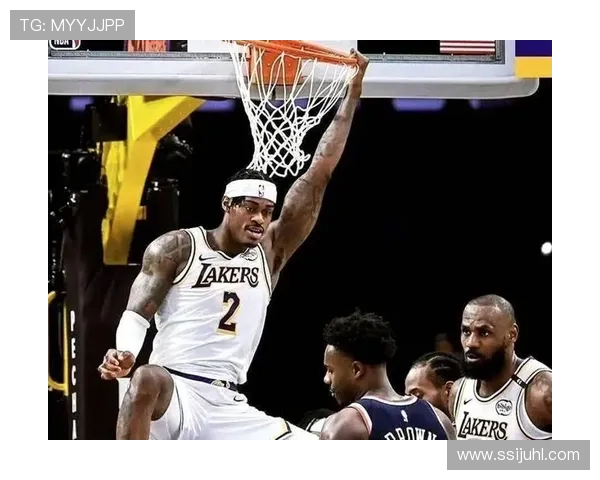 范德比尔特回忆2016年与詹姆斯合影并称其为历史最佳球员